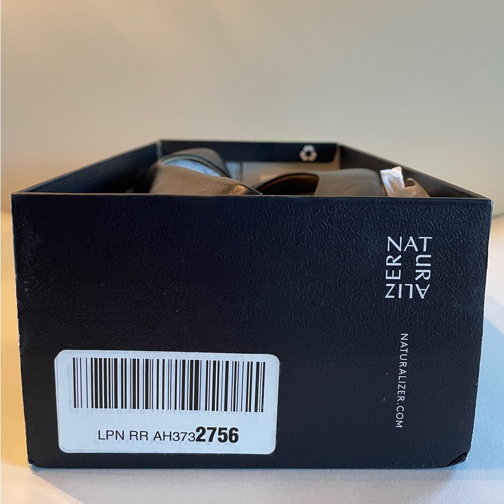 Naturalizer Black Pointed-Toe Block Heel Pumps - Picture 9 of 11